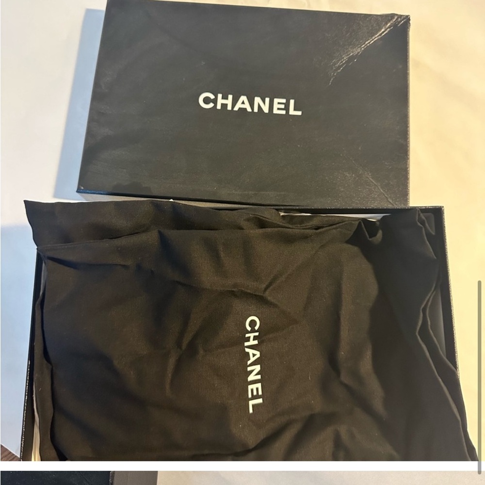 CHANEL SLINGBACK PATENT LEATHER SANDAL - Picture 6 of 7